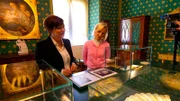 Anna Lena Dörr im Schlossmuseum mit Alexa-Beatrice Christ M.A.