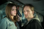 Mila (Lisa Tomaschewsky, l.); Jason Müllerschön (Matthias Lier, r.)