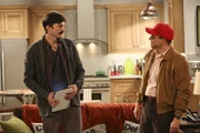 Walden Schmidt (Ashton Kutcher), Alan Harper (Jon Cryer).