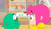 Ernest (l.) und Rebecca (r.) wundern sich sehr über die zwei kleinen Mini-Mikroben, die plötzlich in ihrem Wohnzimmer stehen.
