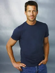 (2. Staffel) - Hat es mit der etwas tollpatschigen Susan nicht immer leicht: Mike Delfino (James Denton) ...