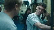 v.l.n.r.: Mark Cobden (Sean Bean), Johnno (James Nelson-Joyce)