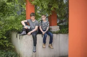 Moritz (Marc Elflein, rechts) versucht es noch einmal bei Simon (Tom Linnemann, links), doch der scheint nicht an Moritz' Freundschaft interessiert zu sein.