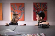 Hermann (Thorin Holland, rechts) kann sich wieder mit Jona (Helen Möller, links) vertragen.
