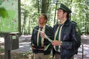 Hubert (Christian Tramitz, l.) und Staller (Helmfried von Lüttichau) haben Schwierigkeiten, sich zu orientieren.