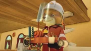 Herr Fuchs und Herr Schnecke präsentieren die Feuerwache.