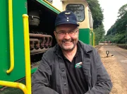 Frank Muth ist Lokführer und Eisenbahner aus Leidenschaft. Er befährt die 1901 eröffnete 18 km lange Steilstrecke, bei der die Bahn einen Höhenunterschied von 400 Metern überwindet.
