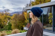 Nach der Rückkehr nach Queenstown ist das Haus ihrer Mutter die erste Anlaufstelle für Anais (Chelsie Preston Crayford).
