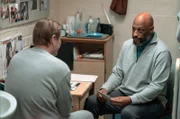Mark Cobden (Sean Bean, l.) und Kavanagh (Terence Maynard, r.)