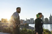 Omar Adom 'OA' Zidan (Zeeko Zaki, l.); Maggie Bell (Missy Peregrym, r.)