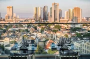 Auch vom Restaurant im „One Forty West“ hat man einen spektakulären Blick auf die Skyline Frankfurts.