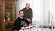 "Mich gibt's immer nur plus eins": Oliver Stecher hat rund um die Uhr einen Assistenten an seiner Seite.