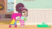 Rebecca (l.) und Nadine (M.) verstehen nicht, was mit Ernest (r.) los ist. Eine Mikrobe kann doch nicht krank sein?