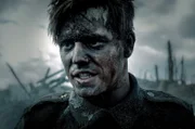 Caspar Neher (Franz Hartwig), Brechts engster Jugendfreund, hat sich bald nach Kriegsbeginn freiwillig an die Front gemeldet.