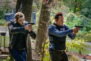 Kenny Crosby (Kellan Lutz, l.); Jess LaCroix (Julian McMahon, r.)