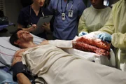 Nach einem schrecklichen Unfall von einer Horde Biker, wird Stuart Loeb (Richard Kahan) mit einer schweren Armverletzung ins Krankenhaus eingeliefert. Die Ärzte kümmern sich um ihn ...
