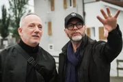 SRF bi de Lüt - Heimweh Staffel 7 Folge 2 René und Beni Durrer auf der Suche nach einem geeigneten Haus in der Schweiz zum Wohnen und für ihr Geschäft. René ist Coiffeur, Beni hat eine Kosmetiklinie.