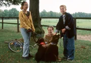 v.l.: Kiki (Thuy-Anh Cao), Sophie (Sarah Mesgarzadeh), Jens (Sascha Greve)
