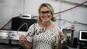 Bevor Grace Mitchell ein Projekt beginnt, nimmt sie sich Zeit für ihre Kunden. Von Erin und Charlie ist sie hin und weg. Doch das Paar hat ein Problem: Ihr Zuhause aus den 60er-Jahren sieht auch danach aus - Wohlfühlen geht anders. Die Innendesignerin setzt auf personalisierte Tapeten und eine besondere Wandgestaltung, um das Haus mit Leben und Liebe zu füllen.