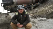 Rick Ness squatting in front of Durt Reynolds – wide shot