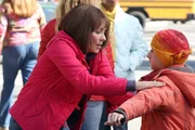 Frankie (Patricia Heaton, l.); Brick (Atticus Shaffer, r.) Frankie (Patricia Heaton, l.); Brick (Atticus Shaffer, r.)