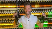 Siegelhopfen, Premium-Pils oder Unfiltered – Die Begriffe rund um Bier könnten blumiger und vielfältiger nicht sein. Aber was steckt drin im Bier und was darf es kosten? Das erfährt Daniel Aßmann in "Ausgerechnet – Bier".