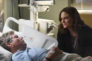 Max Keenan (Ryan O'Neal, l.); Brennan (Emily Deschanel, r.)