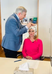 Dr Christine Reiler mit Prof.Dr.Thomas Stegemann, Professor für Musiktherapie und Neurobiologie.
