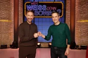 Treten bei "Wer weiß denn sowas?" als Kandidaten gegeneinander an: Der Fernsehmoderator Daniel Boschmann (2.v.l.) und der Fernsehmoderator Sven Lorig (2.v.r.).