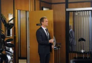 Barney (Neil Patrick Harris) hat ein bisschen zu viel Alkohol getrunken, was Ted und Robin gleich zu ihren Gunsten ausnutzen und ihn nach seinen Geheimnissen ausfragen ...
