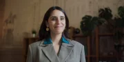 Auch Mari (Maryam Zaree) tritt für die Wahl zur neuen Ortsvorsteherin an.