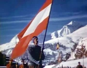 Einzug der österreichischen Sportler bei der Eröffnung der Olympischen Spiele 1948 in St. Moritz.