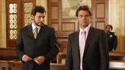 Kein einfacher Prozess für die Staatsanwälte McCoy und Rubirosa: Senator Bailey (Harry Hamlin, re.) lässt für seine Verteidigung alle Beziehungen spielen, seine Verteidigung übernimmt Clint Glover (Jeremy Sisto).