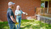 Joshua und Madison heiraten bald und haben sich gerade ein Haus in der schönen Gegend Downtown Bentonville gekauft. Jenny soll das Haus an den Stil der beiden anpassen, damit sie sich wohlfühlen und in Zukunft Gäste einladen können. Das Paar vertraut Jenny blind und lassen der Interior-Expertin freie Hand. Hauptsache, das Haus bekommt einen neuen Anstrich. Jenny und Dave schaffen nicht nur eine tolle Veranda im Garten, sondern modernisieren das Haus komplett von außen, gestalten eine neue Küche und vergrößern das Badezimmer.