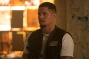 JD Pardo als EZ Reyes.