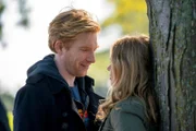 L-R: Billy Johnson (Domhnall Gleeson) and Ruby Richardson (Merritt Wever)