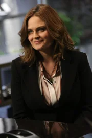 Brennan (Emily Deschanel)