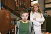 Trotz seiner Entschuldigung ist sich Lisa (Alexandra Neldel, r.) nicht sicher, ob sie Jürgen (Oliver Bokern, l.) hinsichtlich "B.STYLE" wieder vertrauen kann. (Dieses Foto von Alexandra Neldel darf nur in Zusammenhang mit der Berichterstattung über die Serie "Verliebt in Berlin" veröffentlicht und verbreitet werden.)