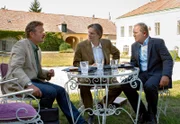 Jakob Ressler lehnt jede Unterstützung des von Georg initiierten Wellness-Projekts durch die Stadtgemeinde Rust ab, nachdem er mit Thomas' Hilfe Ungereimtheiten im Kaufvertrag für das Schloss Bergham entdeckt hat. Dessen Besitzer Andreas Koblenz droht ein lukratives Geschäft zu entgehen.