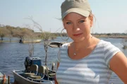 Moderatorin Andrea Jansen im Okavangodelta.