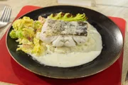 Tagesmotto Leibgericht: Gebratenes Kabeljaufilet mit Beurre blanc, Wirsinggemüse, Wirsing-Chip und Pastinakenpüree von Kevin Trinder