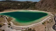 Eine Besonderheit dieser Insel ist der Specchio die Venere (Spiegel der Venus), ein Vulkansee, der von über 50 Grad heißen Quellen gespeist wird.