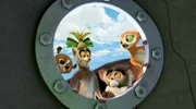 Mort, King Julien, Maurice und Flora (v.li.) betrachten zusammen die Weltraumkapsel.