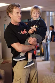John C. McGinley (Dr. Perry Cox).