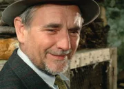 Die 6 Kummerbuben  Die Verschwörung Staffel 1, Episode 3 Hilfsbereit: Ruedi Walter als Benz