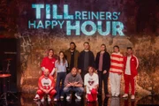 Das Ensemble der aktuellen "Happy Hour" beim abschließenden Gruppenbild