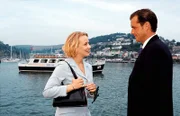 Jenny (Floriane Daniel) trifft sich mit Michael (Joachim Kretzer). Sie möchte noch einmal mit ihm über den rettenden Kreditvertrag für die Reederei reden.