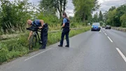 Milena und Dominique aus Gießen werden zu einem Verkehrsunfall auf offener Landstraße gerufen: Auto gegen Radfahrer. Was erwartet die beiden?
