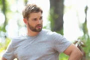 Um die Bewohner Chester's Mills zu retten, versucht Barbie (Mike Vogel) mit der Hilfe von Hunter, seinen Vater zu erreichen ...