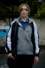 Ailbhe Cowley als Zelma Permeti